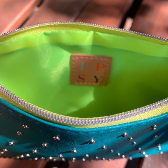 Brand New Turquoise Ipsy Cosmetic Case - Picture 2 of 3